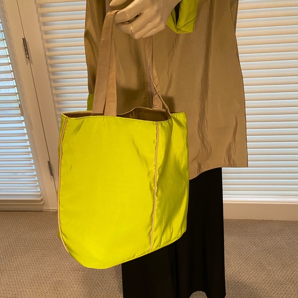 NEW Mycra PAC Reversible Hooded Rain and Wind Jacket - Picture 6 of 16